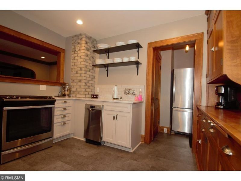 1381 James Ave, Saint Paul, MN 55105