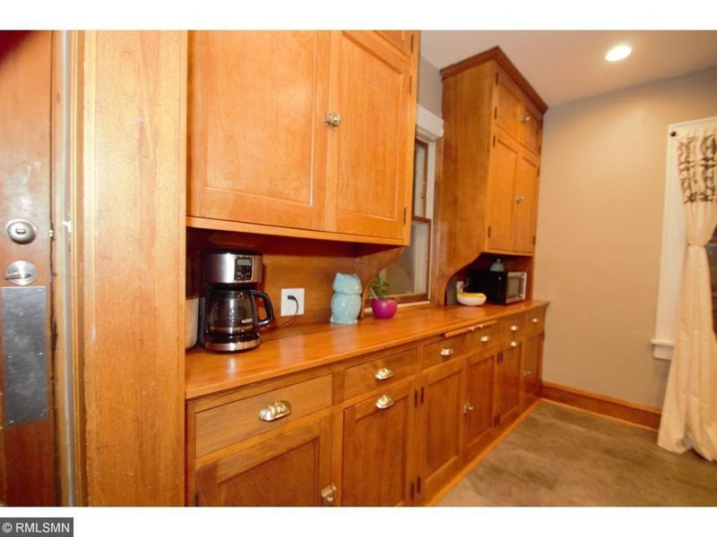 1381 James Ave, Saint Paul, MN 55105