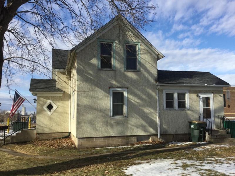 1119 11th St E, Glencoe, MN 55336