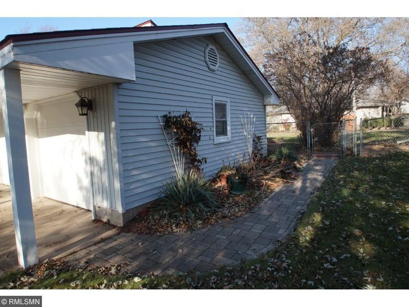 2225 Thomas Ln, White Bear Lake, MN 55110