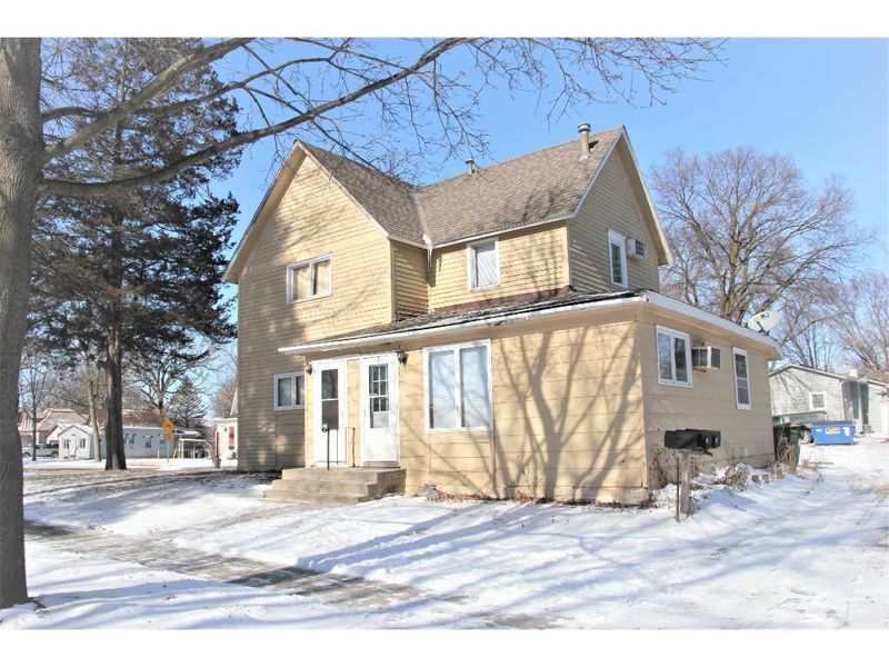419 4th Ave SW, Hutchinson, MN 55350