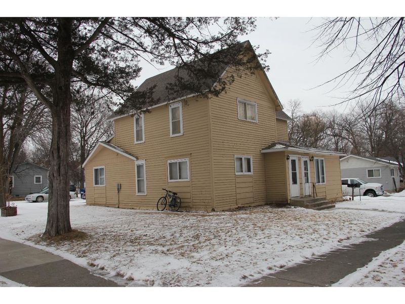 419 4th Ave SW, Hutchinson, MN 55350