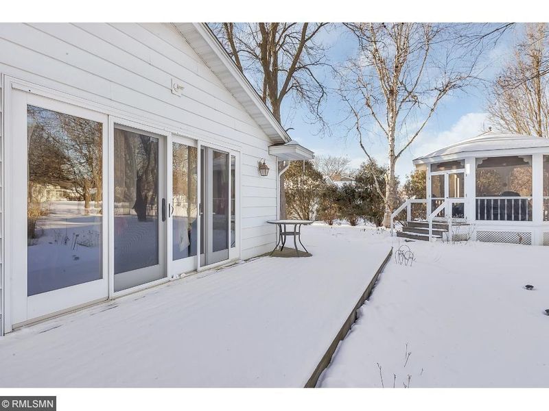 3324 Selkirk Dr, Burnsville, MN 55337