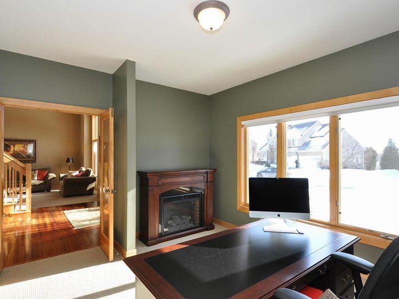 14702 Boulder Pointe Rd, Eden Prairie, MN 55347
