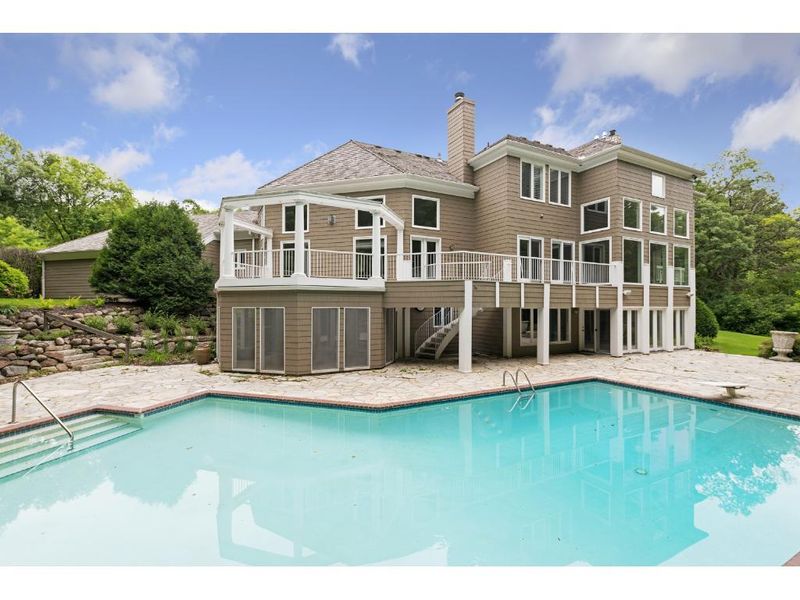 18085 Breezy Point Rd, Wayzata, MN 55391