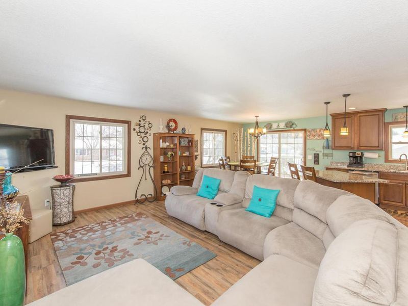 1058 Monroe St S, Shakopee, MN 55379