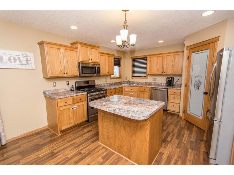 780 Kayla Ln, Hanover, MN 55341