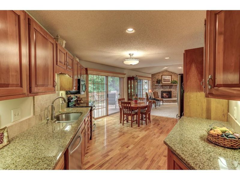 10 Fairway Ridge Dr, Minnetrista, MN 55364