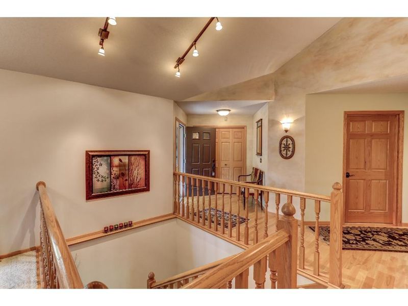 10 Fairway Ridge Dr, Minnetrista, MN 55364