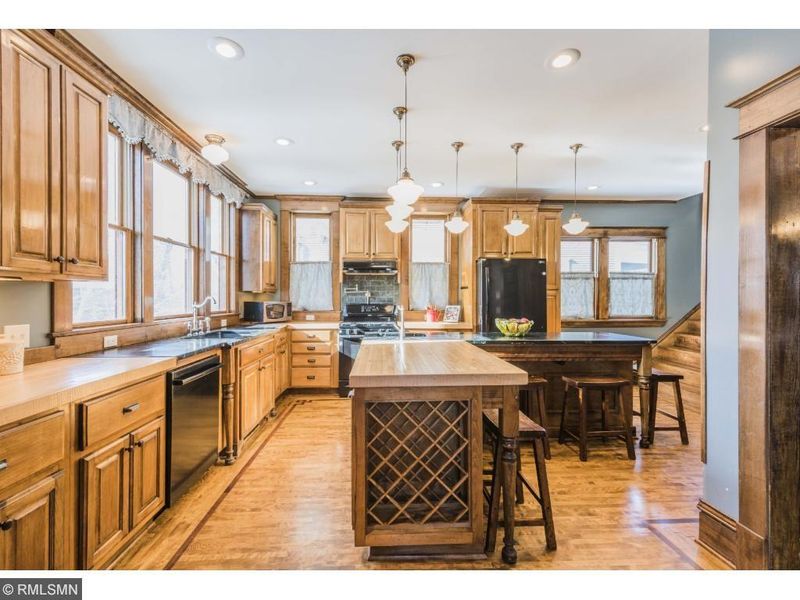 1128 Hague Ave, Saint Paul, MN 55104