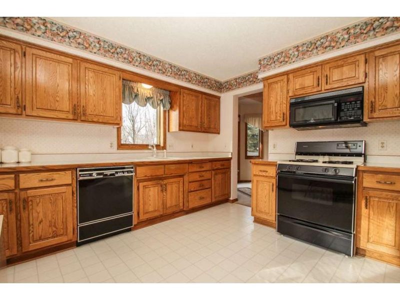 9087 Norway St NW, Coon Rapids, MN 55433