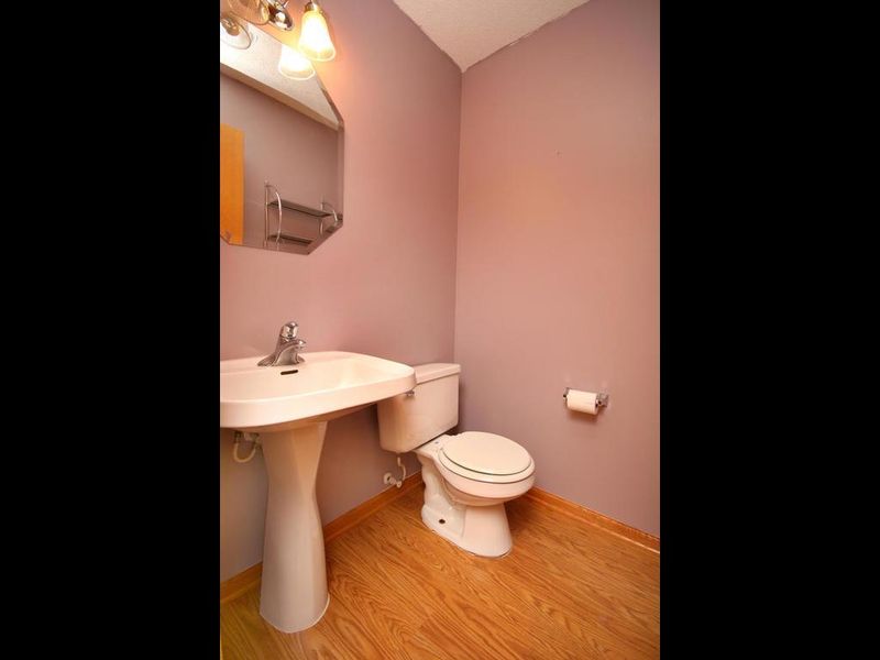 7634 Arboretum Village Ct, Chanhassen, MN 55317
