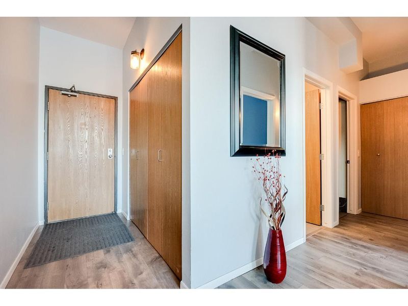 215 7th St NE #208, Minneapolis, MN 55413