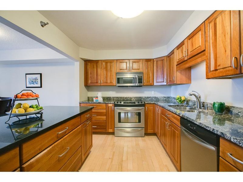 110 Bank St SE #L1204, Minneapolis, MN 55414