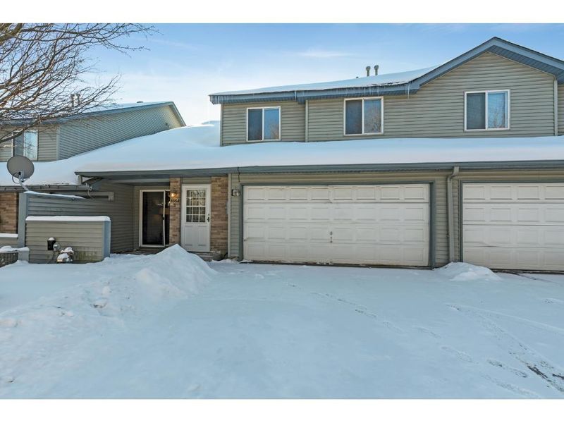 4884 Helena Rd N #3, Oakdale, MN 55128