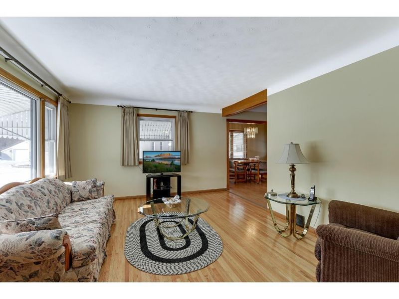 4 Villard Ct, Saint Paul, MN 55116