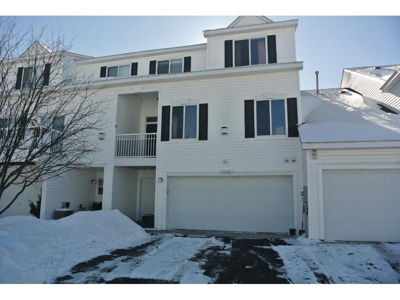 3628 Abercrombie Ln, Stillwater, MN 55082
