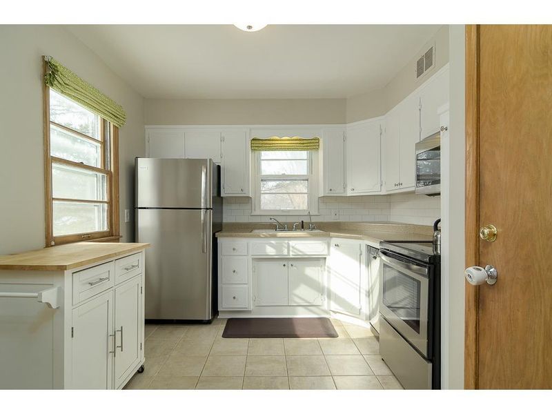 3305 Ewing Ave N, Robbinsdale, MN 55422