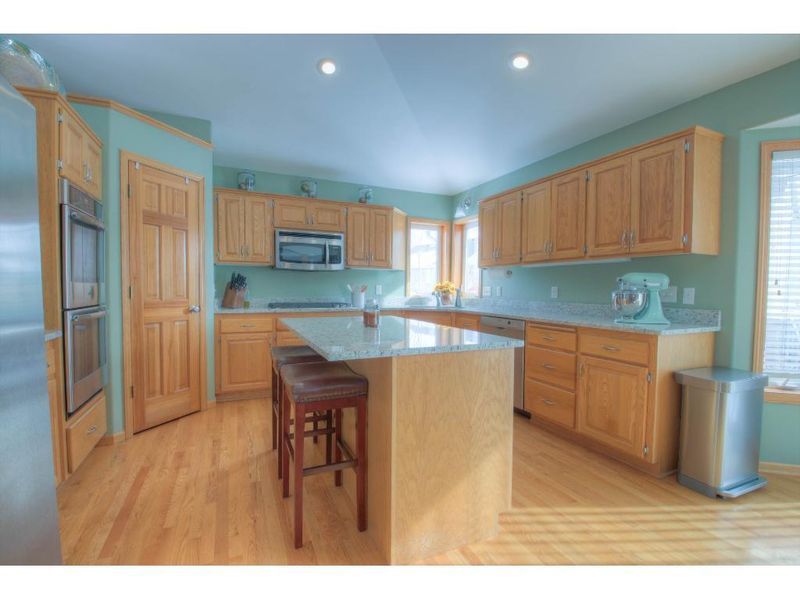 4580 Seagull Cir NE, Prior Lake, MN 55372