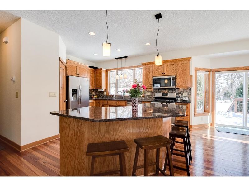 2015 Thom Dr, Arden Hills, MN 55112