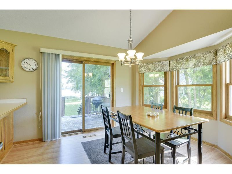11130 Lake Point Dr, Chisago City, MN 55013