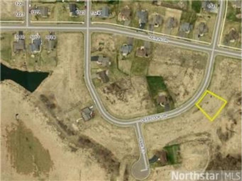 1435 Overlook Dr, New Market, MN 55054