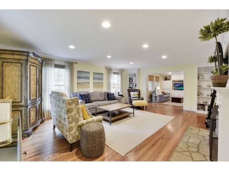 100 Maple Hill Rd, Hopkins, MN 55343