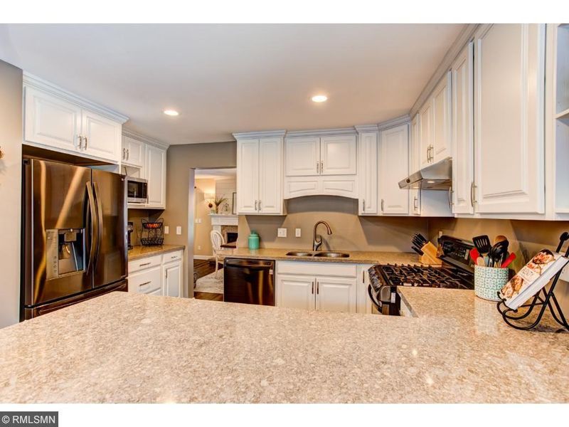 10932 Abbott Ln, Minnetonka, MN 55343