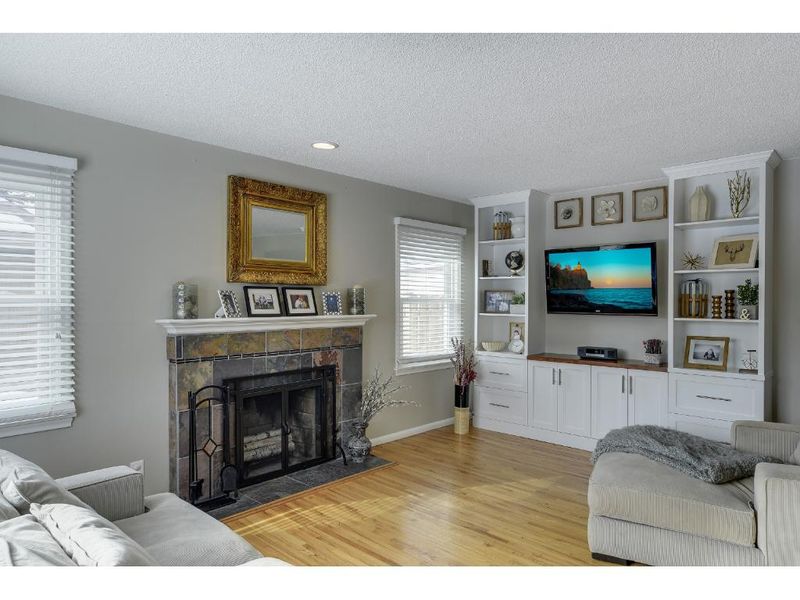 9110 Cedar Lake Rd S, Saint Louis Park, MN 55426