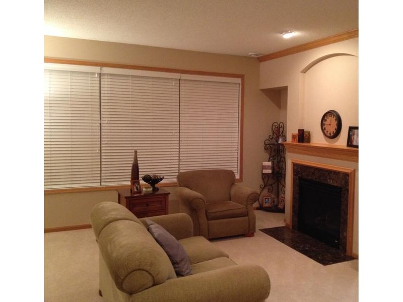 6627 Lamplight Dr, Albertville, MN 55301