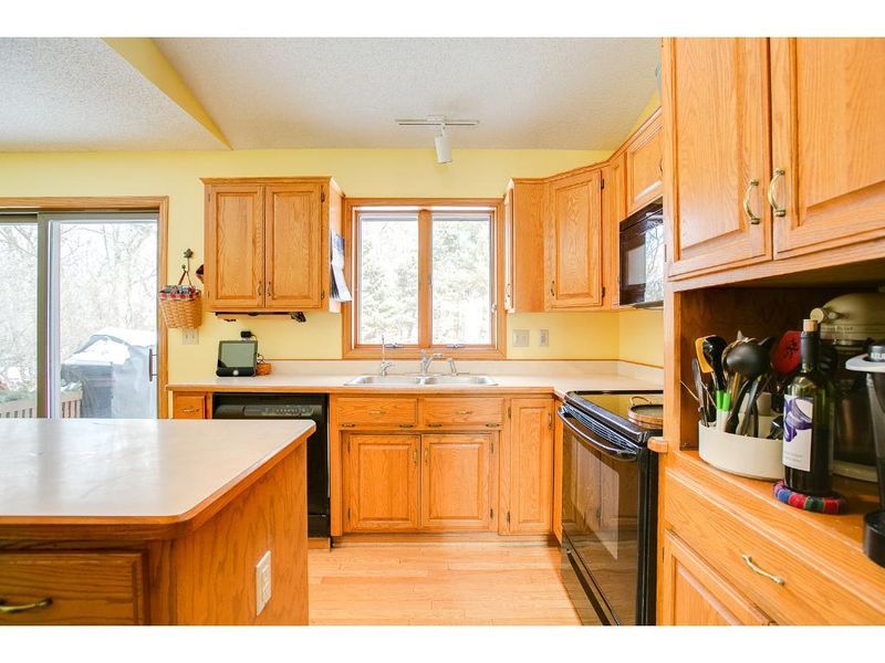 6060 264th St, Wyoming, MN 55092