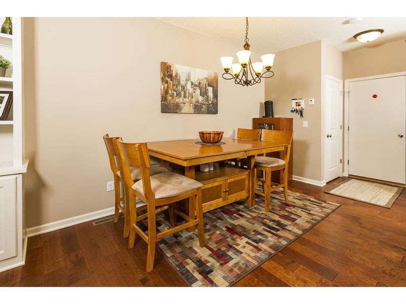 7705 Madelyn Creek Dr, Victoria, MN 55386