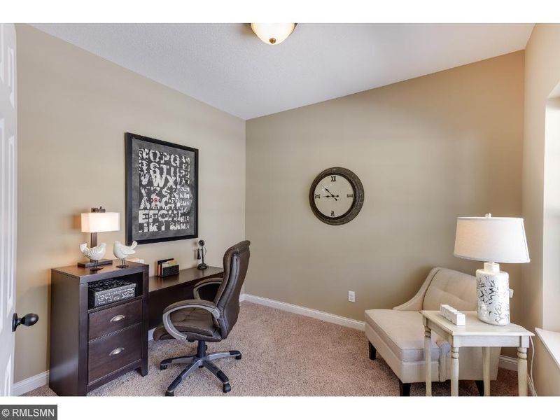 2525 Heron Ln, Victoria, MN 55386