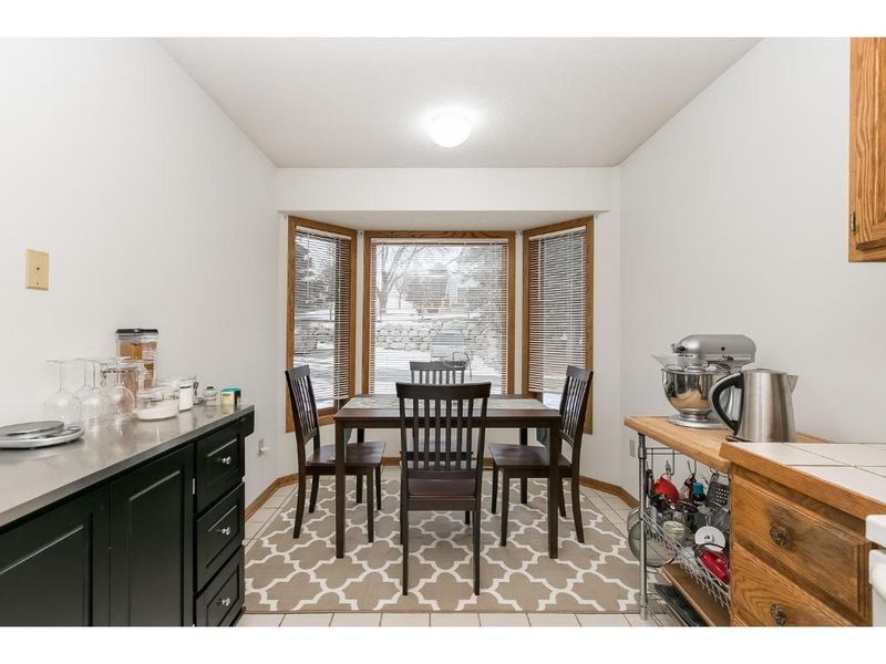 2425 Mendelssohn Ln N, Golden Valley, MN 55427