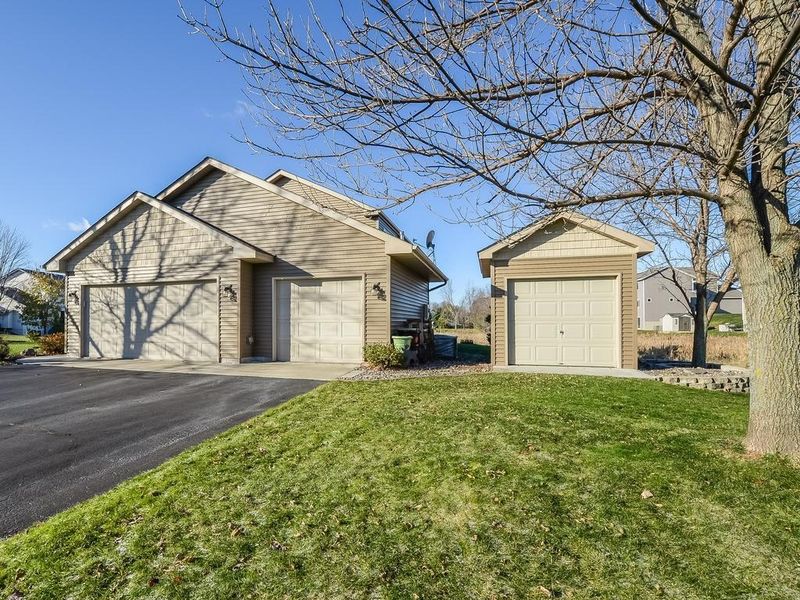 521 Underwood Ln NW, Saint Michael, MN 55376