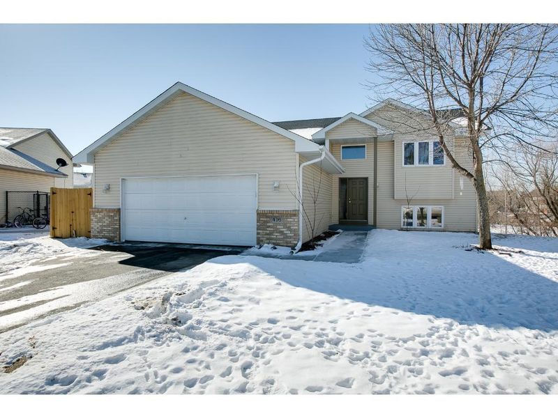 416 Cardinal Ct, Isanti, MN 55040