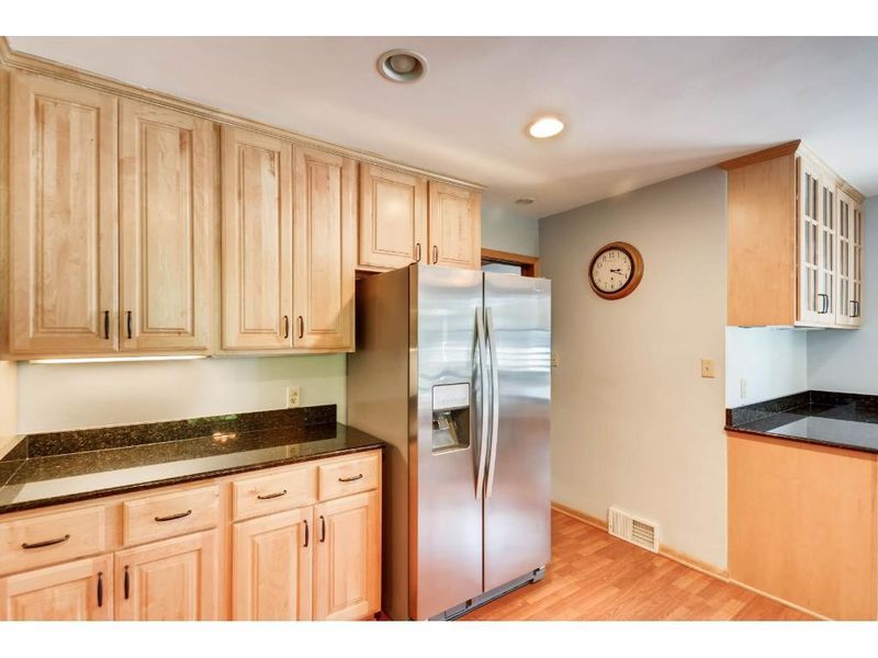 664 Prior Ave S, Saint Paul, MN 55116