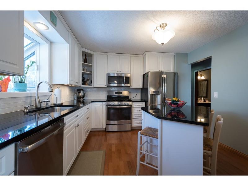 5541 Alameda St, Shoreview, MN 55126