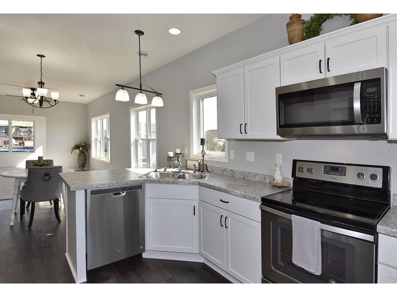 754 Escalade Ln SE, Owatonna, MN 55060