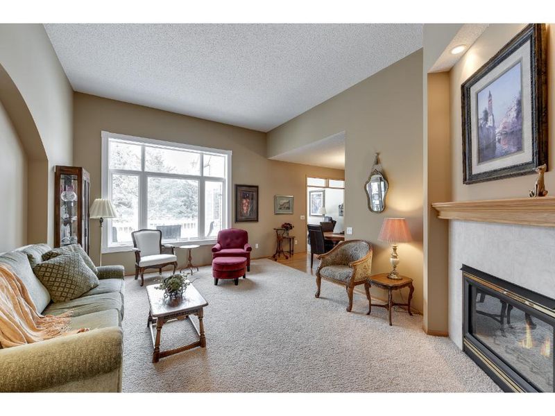 2804 Boulder Dr, Burnsville, MN 55337