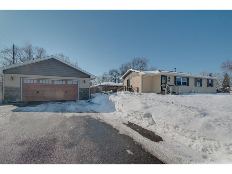 3930 69th St E, Inver Grove Heights, MN 55076