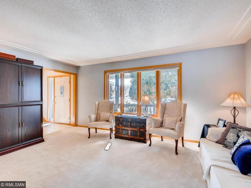 165 Sherwood Rd, Shoreview, MN 55126