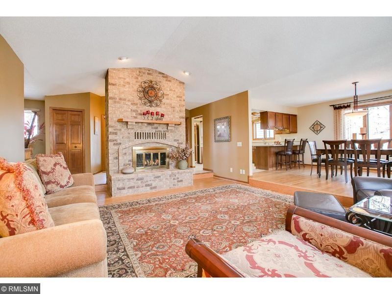2298 Timber Trl E, Maplewood, MN 55119