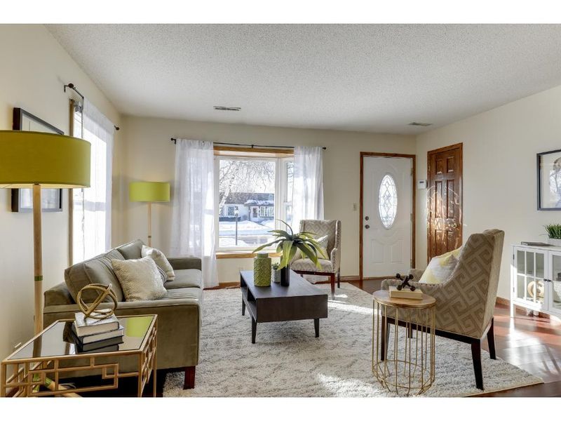 2003 Bordner Pl, Saint Paul, MN 55116