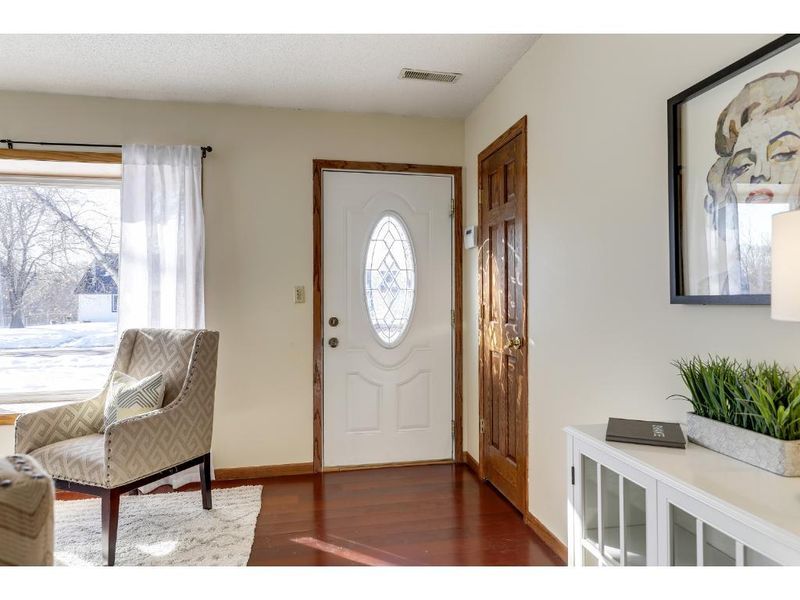 2003 Bordner Pl, Saint Paul, MN 55116