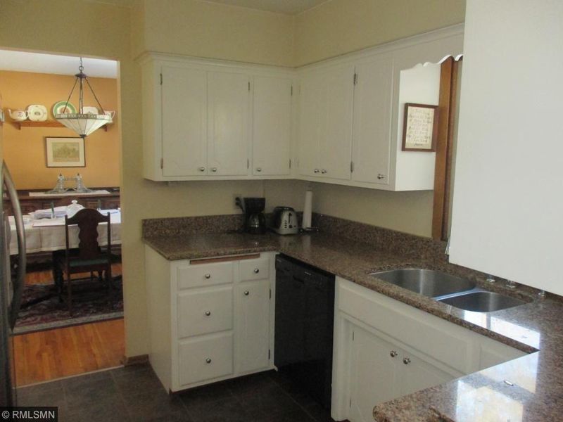 3690 Oak Ter, White Bear Lake, MN 55110