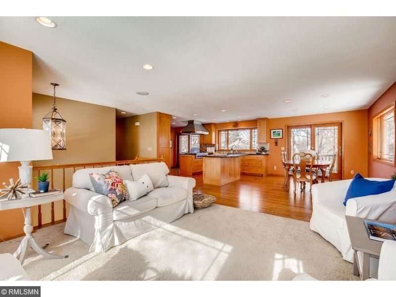 4512 Oak Leaf Cir, Eagan, MN 55123