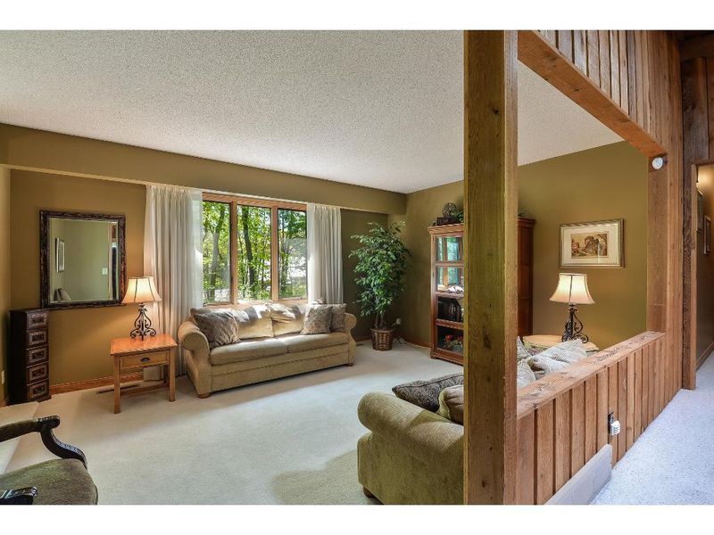 2 Aspen Ln, North Oaks, MN 55127