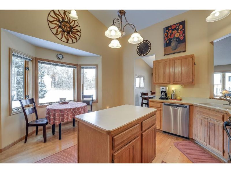 10687 53rd Ave N, Plymouth, MN 55442