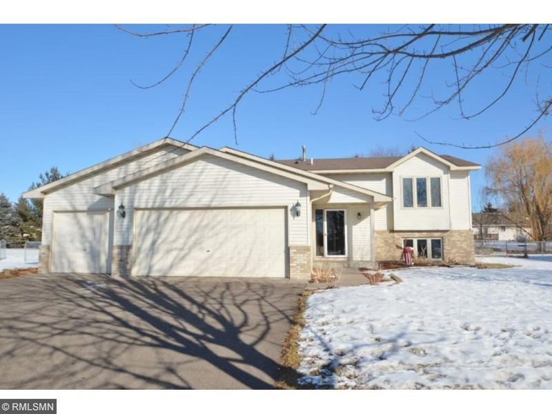 635 W 11th St, Rush City, MN 55069